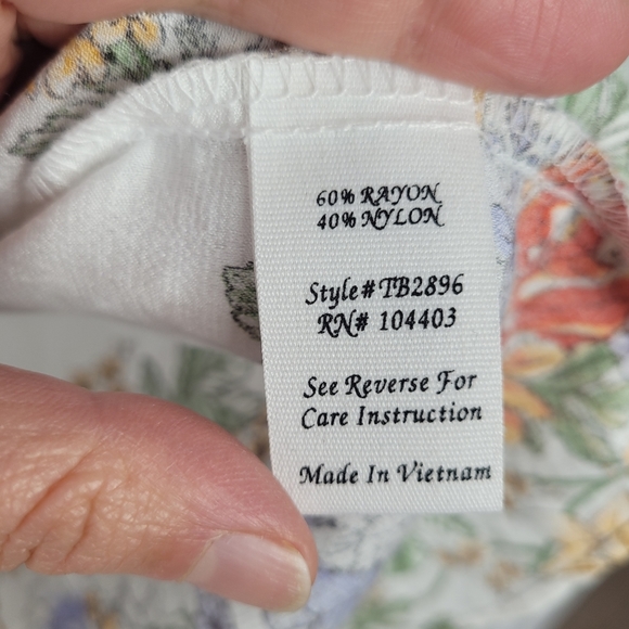 Blu Pepper floral top size medium - Picture 8 of 11
